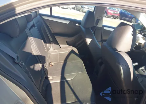 2013 Volkswagen Jetta 2.5L Se z USA, uszkodzony, nr VIN 3VWDP7AJ7DM243964